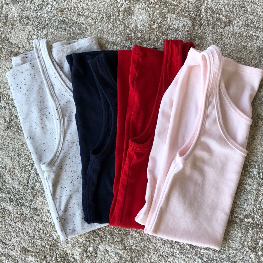 Bundle of 4 tanks
